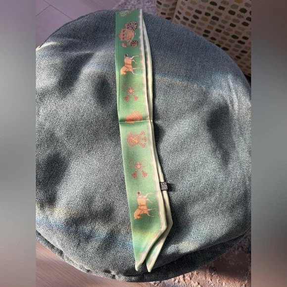 Green Silk Scarf with Horse and Carriage Design - Picture 4 of 5